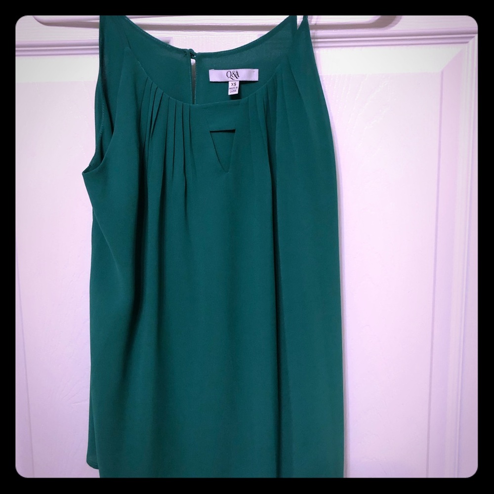Stitch fix emerald green Q&A top❤️
